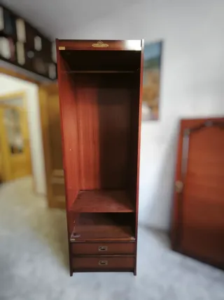 Armario pequeño de madera