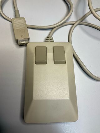 Amiga 500 Beige/Gris + Ratón tanque.