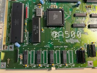 Amiga 500 Beige/Gris + Ratón tanque.