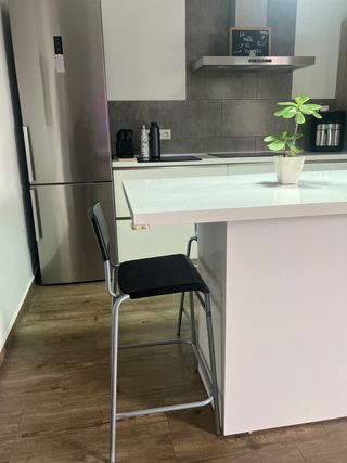 Bancos altos cocina metal y plástico ....cant 3