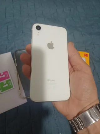 iPhone XR 64GB + Accesorios