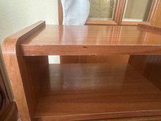 Mesita de noche con ruedas