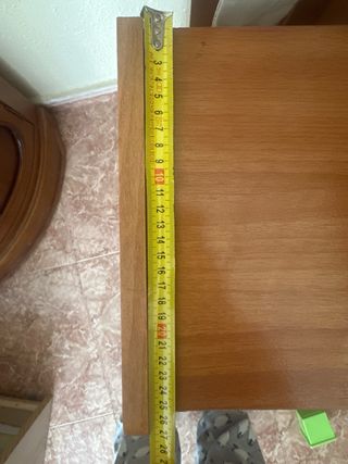 Mesita de noche con ruedas