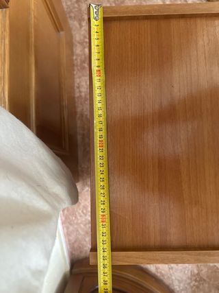 Mesita de noche con ruedas