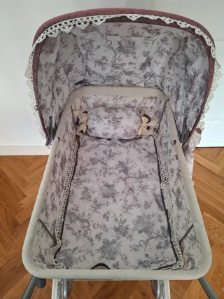 Carrito de muñecas clásico