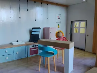 Casita de muñecas de madera