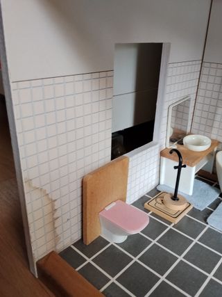 Casita de muñecas de madera