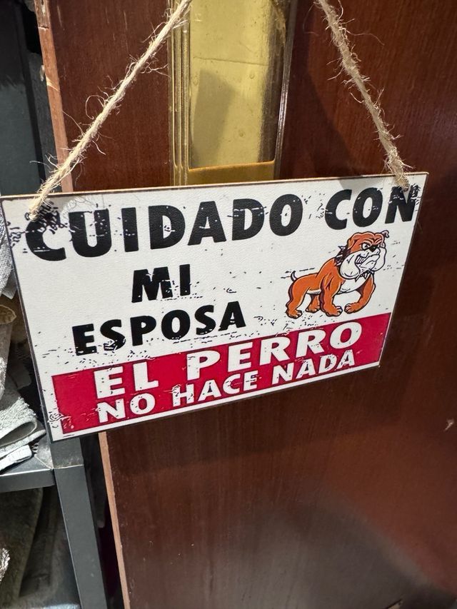 Cartel Madera Cuidado con mi esposa, Humor