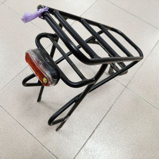 Portaequipaje bici eléctrica luz trasera rueda 26"