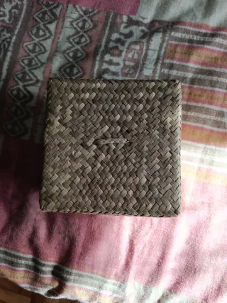 Cajita de mimbre para guardar cosas