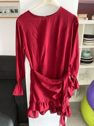 Vestido granate con volantes