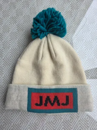 Gorro de punto con pompón