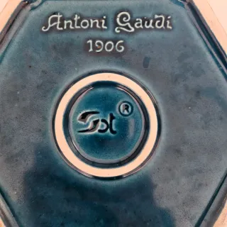 Azulejo Hexagonal inspirado en Gaudí