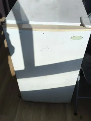 Nevera pequeña blanca Daewoo