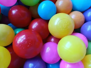 700 Bolas Piscina Infantil Niños. En buen estado