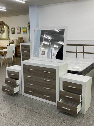 Cómoda con espejo + mesitas - entrega gratis