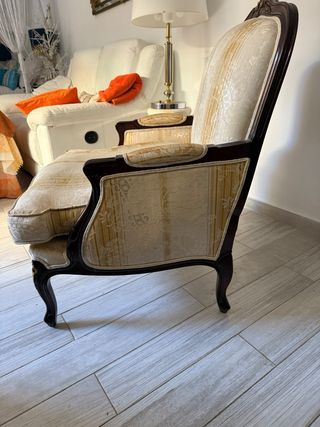 Sillón estilo Luis XVI beige y marrón