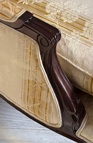 Sillón estilo Luis XVI beige y marrón