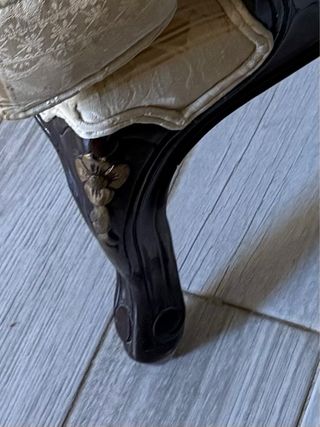 Sillón estilo Luis XVI beige y marrón