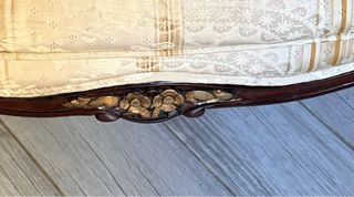 Sillón estilo Luis XVI beige y marrón