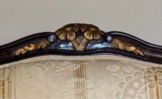 Sillón estilo Luis XVI beige y marrón