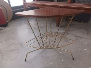 Mesa baja esqu. vintage madera y metal