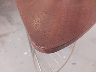 Mesa baja esqu. vintage madera y metal