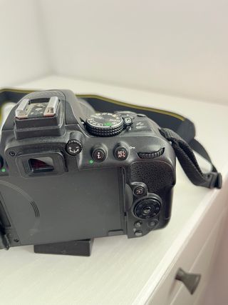 Cámara Nikon D5300 con objetivo 18-55mm VR