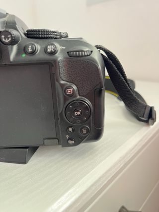 Cámara Nikon D5300 con objetivo 18-55mm VR