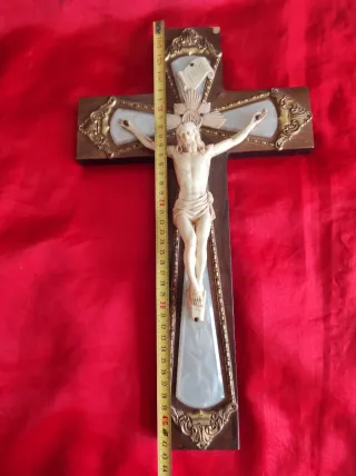 Crucifijo de pared madera y resina