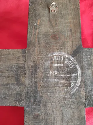 Crucifijo de pared madera y resina