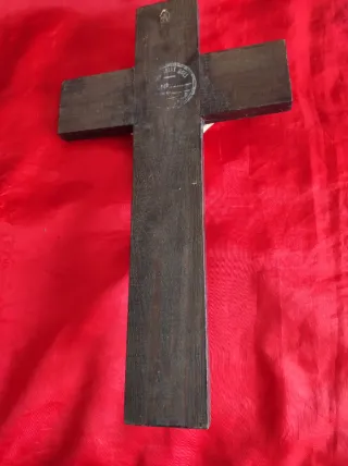 Crucifijo de pared madera y resina