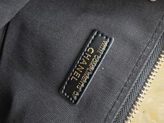 Borsa da toilette Chanel nera e dorata