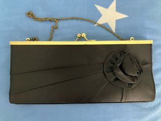 Bolso de fiesta negro con cadena