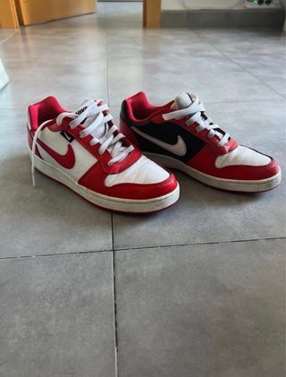 Zapatillas Nike Air Blancas y Rojas