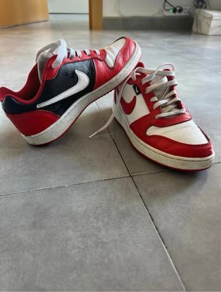 Zapatillas Nike Air Blancas y Rojas