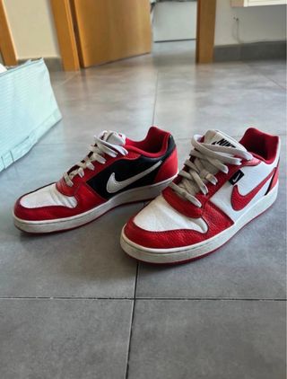 Zapatillas Nike Air Blancas y Rojas
