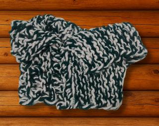 Cuello de lana tejido verde y blanco