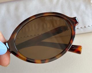 Óculos de Sol Miu Miu Tartaruga redondos