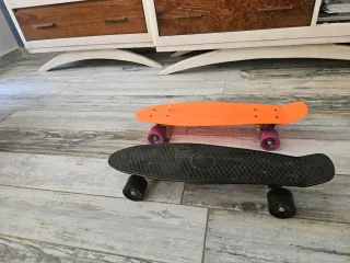 2 Monopatines / Skates (Naranja y Negro)