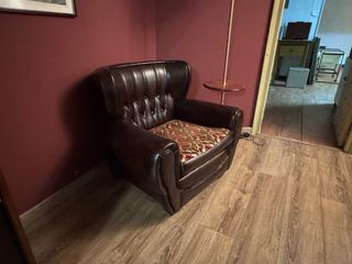 Sillón de cuero marrón