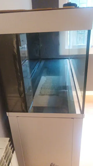 Acuario 350L con mueble blanco. 290 eur negociabls
