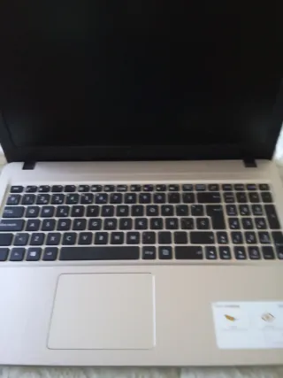 Portátil Asus D540N sin cargador ideal piezas