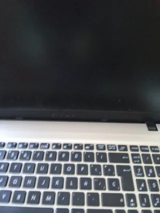 Portátil Asus D540N sin cargador ideal piezas