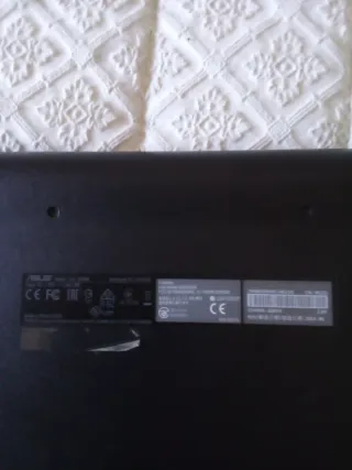 Portátil Asus D540N sin cargador ideal piezas