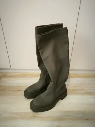 Botas de agua altas Zara verde oliva