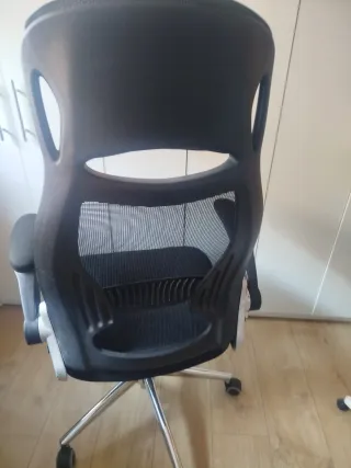Silla ergonómica de oficina negra