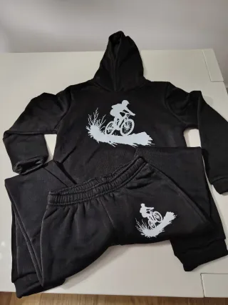 Conjunto niño: Sudadera y pantalón