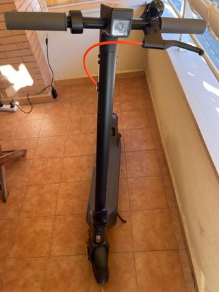 Patinete electrico con casco y candado