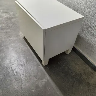 Mueble IKEA BESTA blanco con puerta, balda y patas